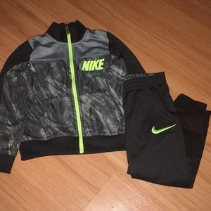 🚫SOLD🚫 Nike track suit